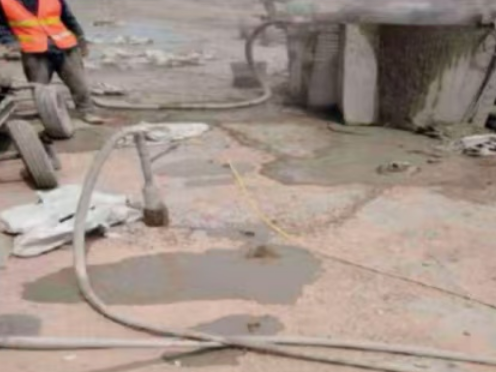 贞丰水泥混凝土路面板底注浆技术 路面脱空注浆整治方案