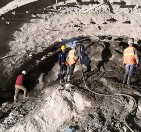 贞丰隧道拱顶带模注浆料，微膨胀注浆料的特点及施工工艺